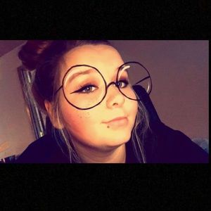 Meet your Posher, Lacey-marie